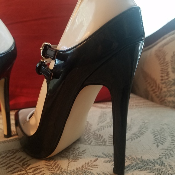 ***SOLD***Ivory black Spectator Mary Jane Pump - Picture 1 of 4